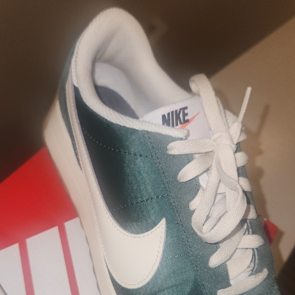Nike Womens Dark Green and White Sneakers - Picture 3 of 7